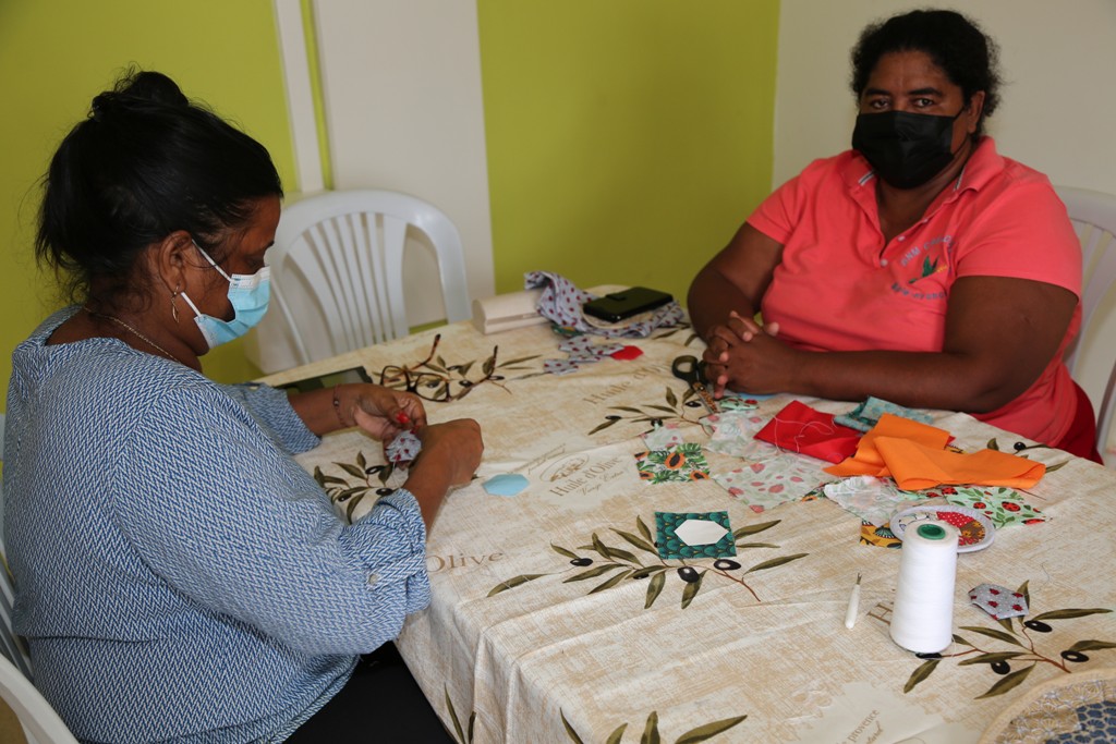 Un atelier de rosaces, “tradisyon lontan” 