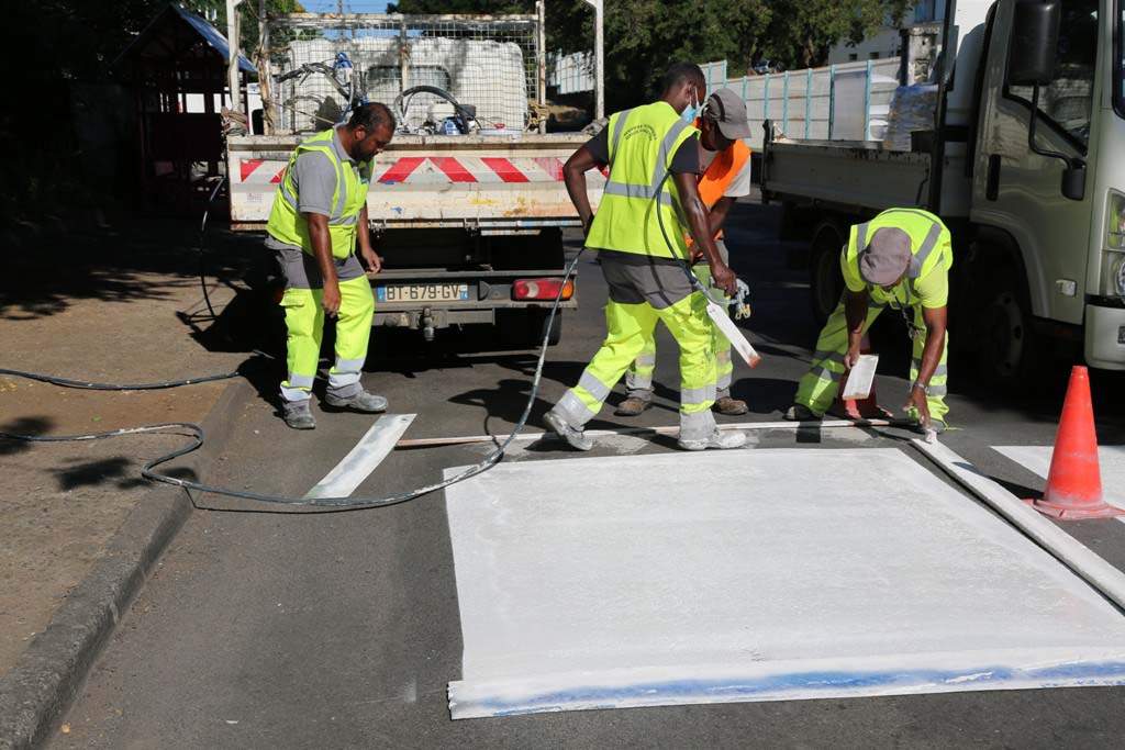 Les agents des services de la régie route et de la signalétique